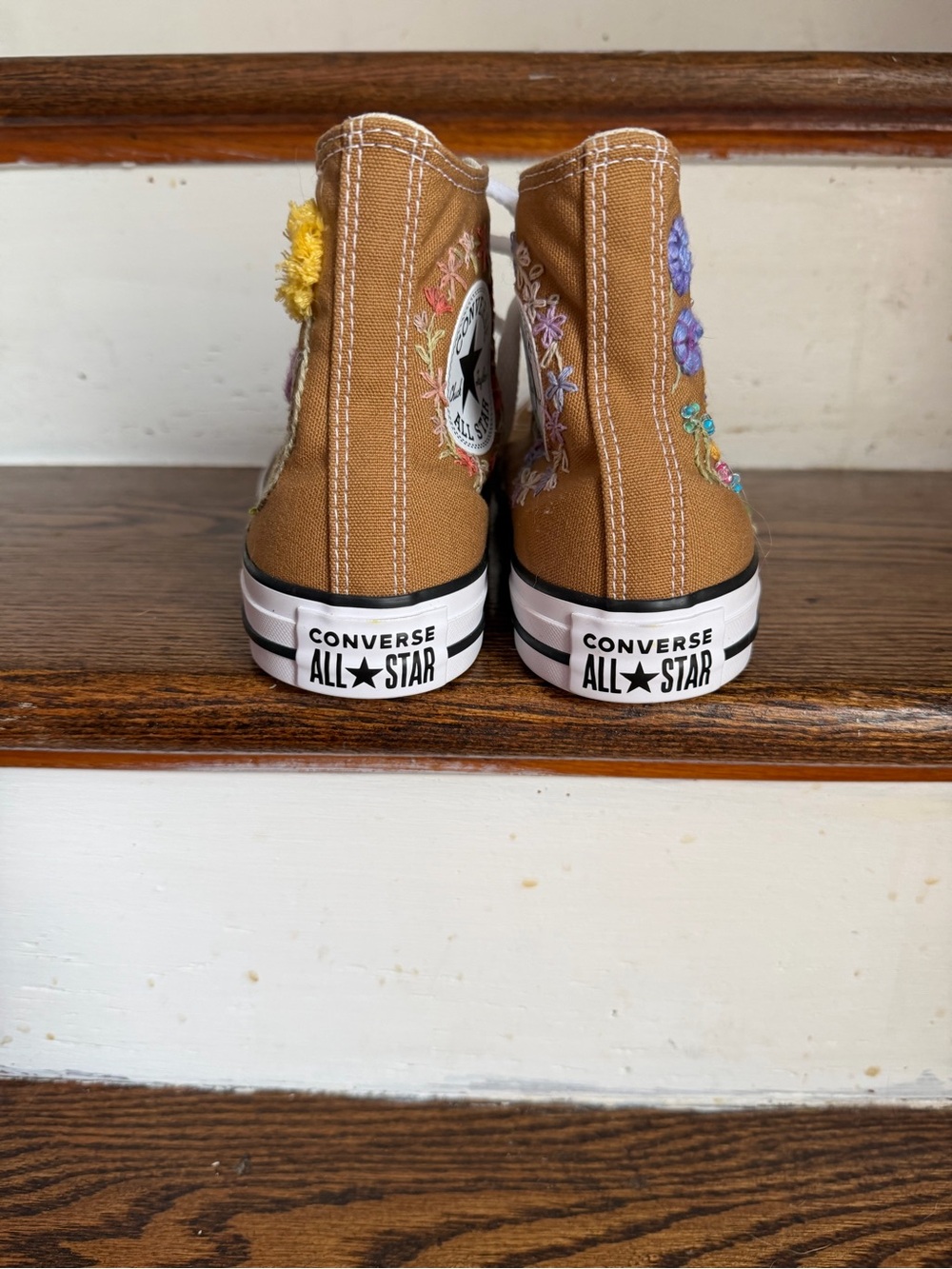 Tan Converse High Tops w Floral Embroidery - 7.5 - Picture 7 of 8